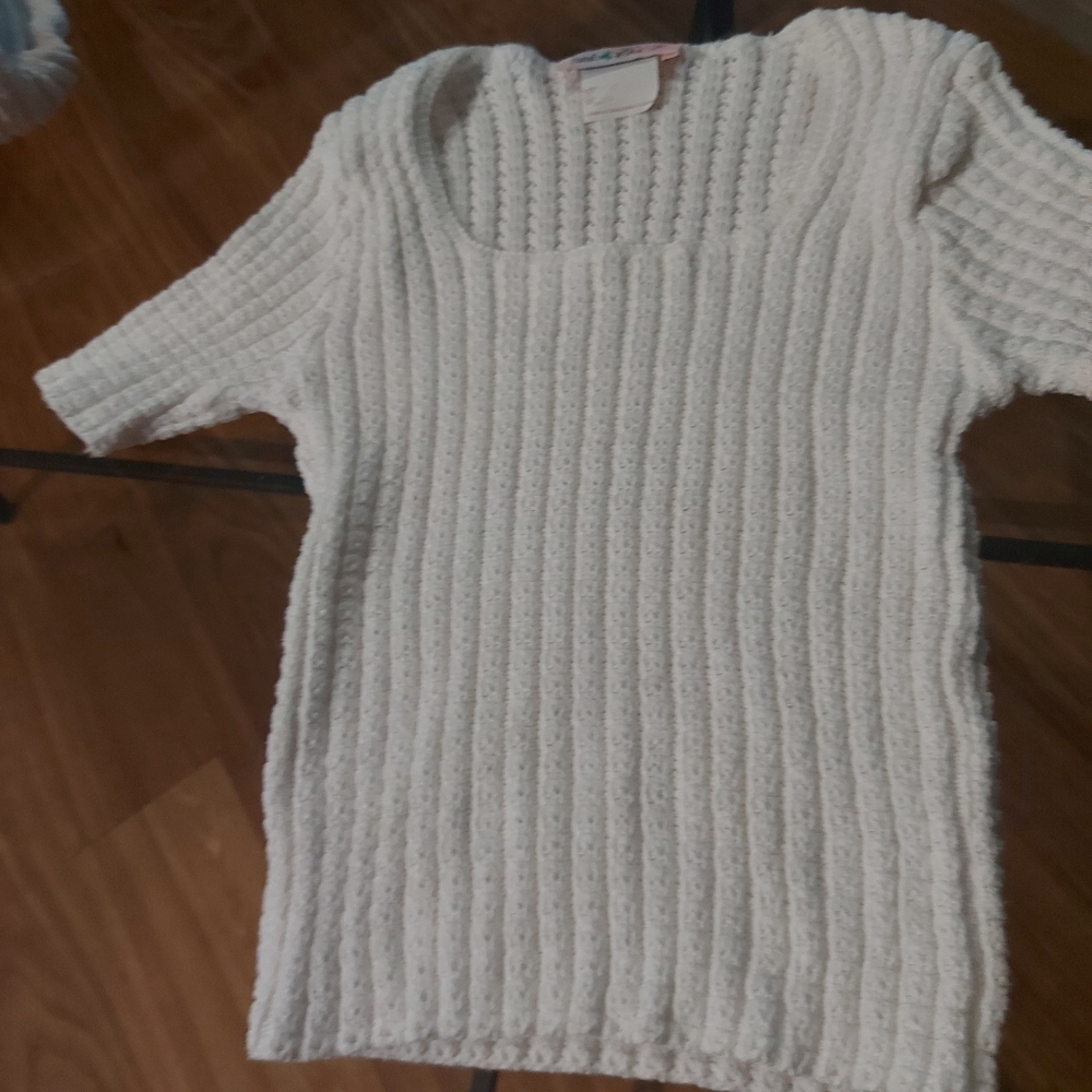 Cropped white  cotton short sleeve sweater top...ladiessmall and fits even small